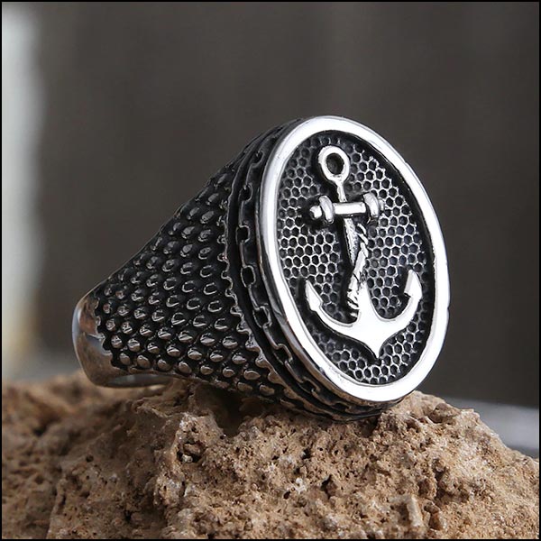 Men's Vintage Anchor Ring with Chain Detail
