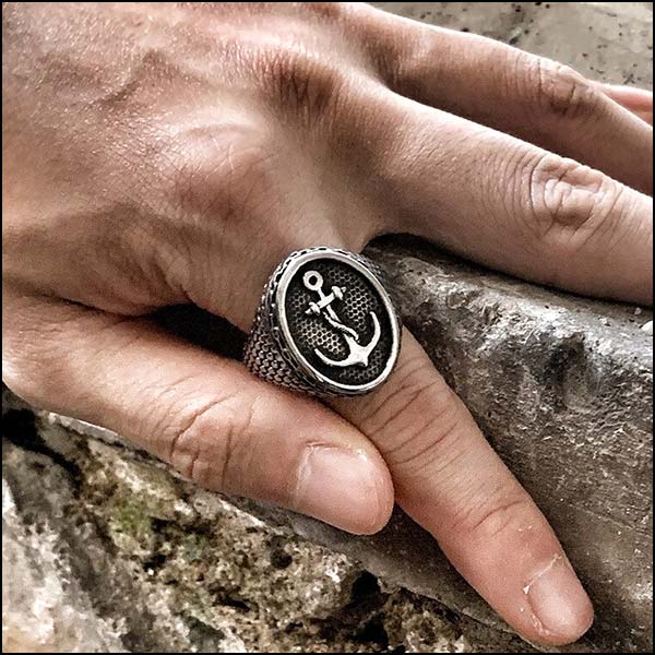 Men's Vintage Anchor Ring with Chain Detail